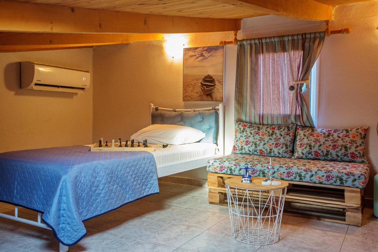 Holiday House Ioanna 2 - Loft Néa Péramos Eksteriør bilde