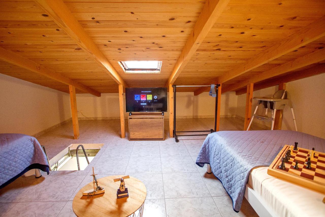 Holiday House Ioanna 2 - Loft Néa Péramos Eksteriør bilde