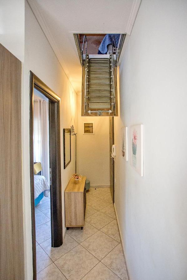 Holiday House Ioanna 2 - Loft Néa Péramos Eksteriør bilde