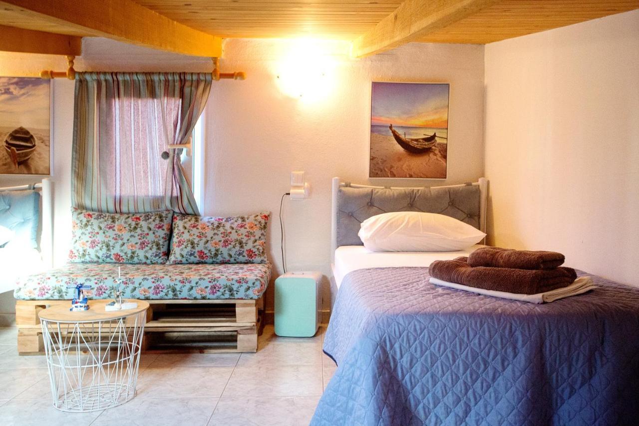 Holiday House Ioanna 2 - Loft Néa Péramos Eksteriør bilde