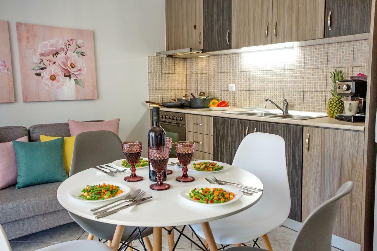 Holiday House Ioanna 2 - Loft Néa Péramos Eksteriør bilde